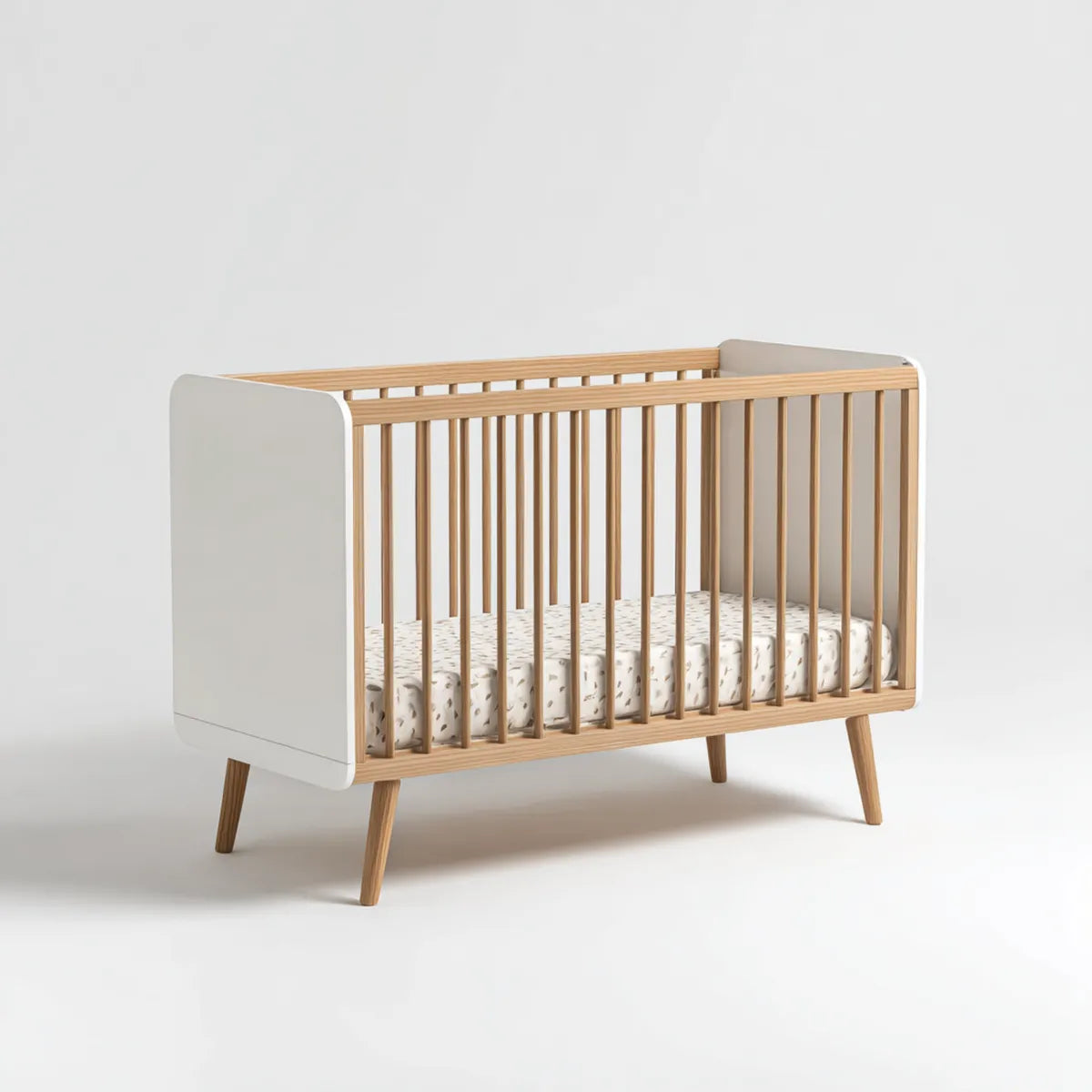 Łóżeczko dziecięce, Białe i naturalne łóżko dla dzieci 124 x 65 x 90 cm w buku i prostokątnym MDF z materacem