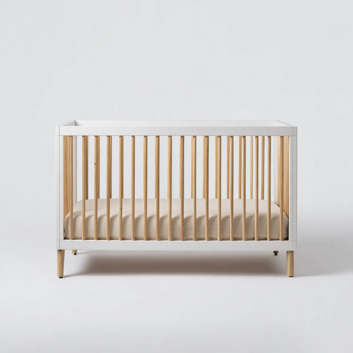 Łóżeczko dziecięce, Białe i naturalne łóżeczko dla dziecka w litym drewnie sosnowym 124 x 65 x 90 cm z listwami